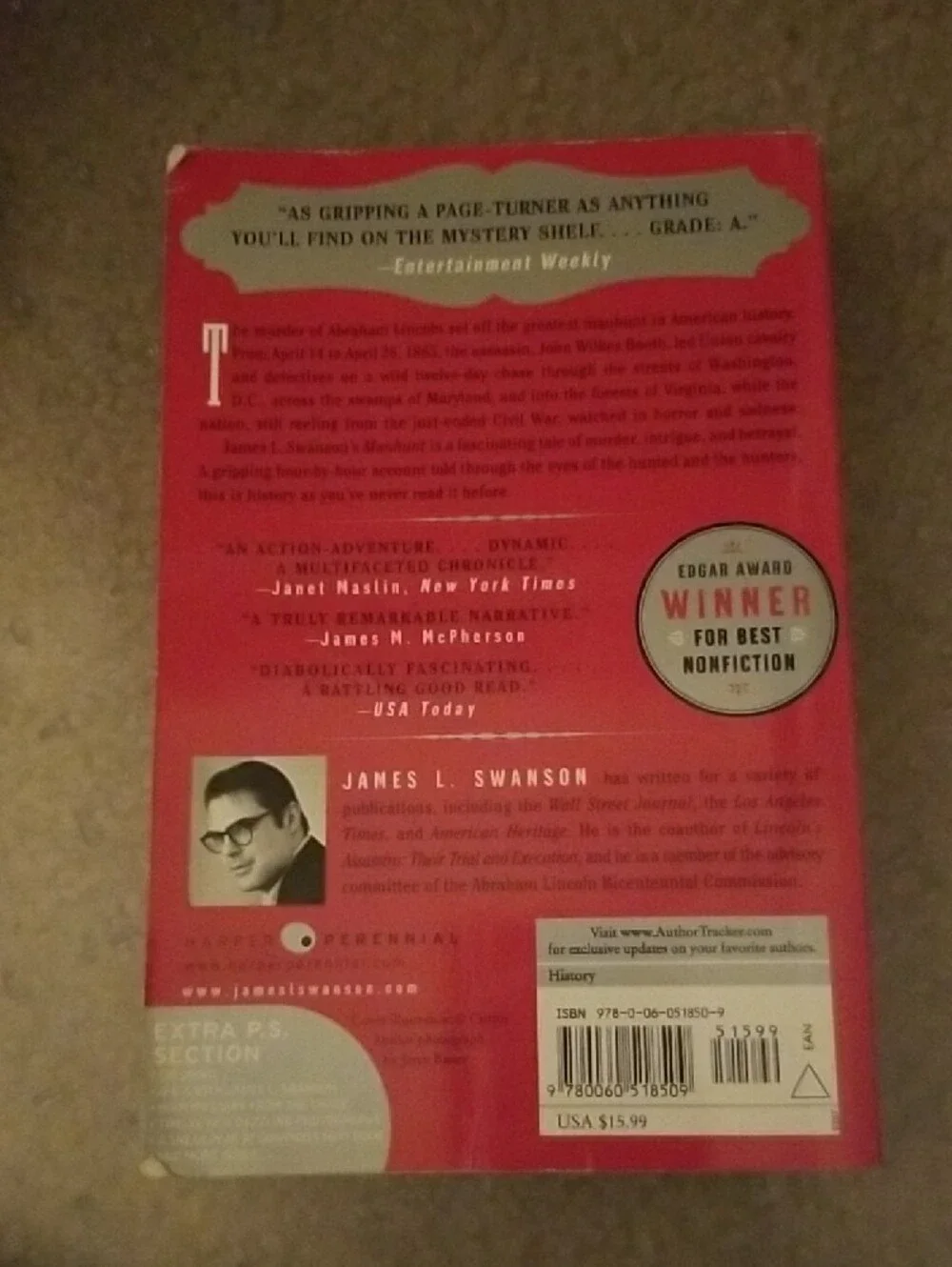 Manhunt by James L. Swanson - Red Paperback